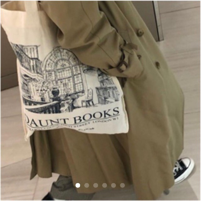 Harrods(ハロッズ)の日本未発売 新品 Daunt Books エコバッグ トートバッグ レディースのバッグ(エコバッグ)の商品写真