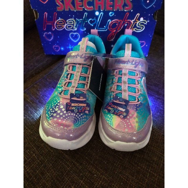 SKECHERS(スケッチャーズ)の新品■スケッチャーズ■キラキラ　光る　スニーカー.23 キッズ/ベビー/マタニティのキッズ靴/シューズ(15cm~)(スニーカー)の商品写真