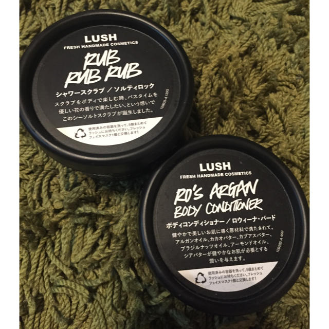 LUSH(ラッシュ)のLUSH ラッシュ シャワースクラブ&ボディコンディショナー セット コスメ/美容のボディケア(ボディスクラブ)の商品写真