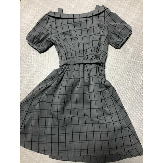 PATTERN fiona(パターンフィオナ)のかわいい秋服　肩出しワンピース　pattern fioma レディースのワンピース(ひざ丈ワンピース)の商品写真