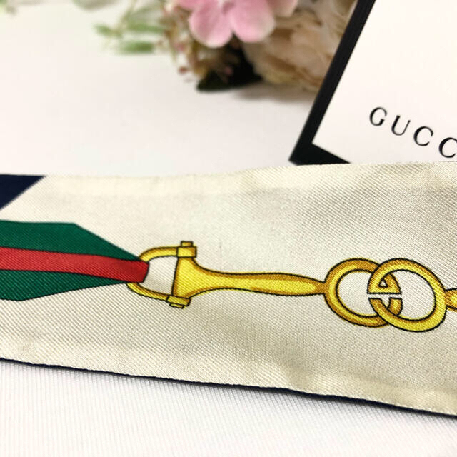 Gucci(グッチ)の[美品✨] GUCCI グッチ シェリーライン ホースビット柄 ツイリー 箱付 レディースのファッション小物(バンダナ/スカーフ)の商品写真