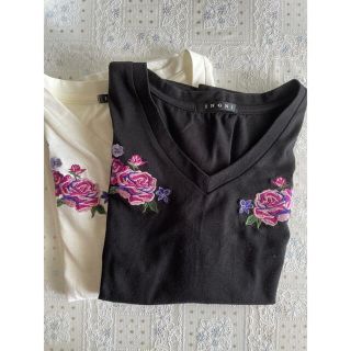 イング(INGNI)の花柄Tシャツ　　NGNI(Tシャツ(半袖/袖なし))