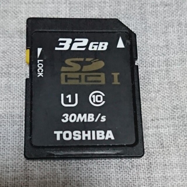 東芝(トウシバ)の東芝製SDカード 32GB class10 スマホ/家電/カメラのPC/タブレット(PC周辺機器)の商品写真