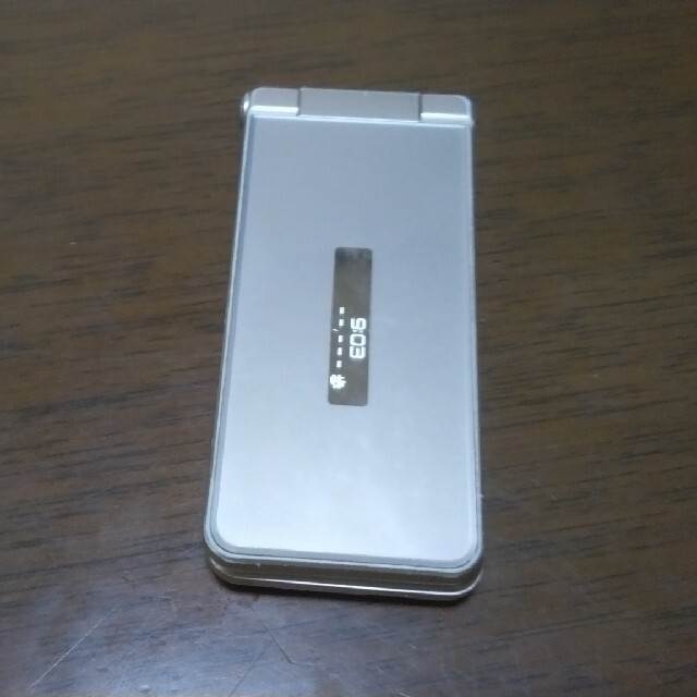 AQUOS(アクオス)のSHARP AQUOS ケータイ SH-01J Gold　 スマホ/家電/カメラのスマートフォン/携帯電話(携帯電話本体)の商品写真