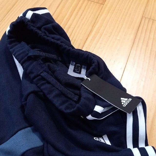 adidas(アディダス)のadidas140 スウェット パンツ ジャージ adidas キッズ/ベビー/マタニティのキッズ服男の子用(90cm~)(パンツ/スパッツ)の商品写真