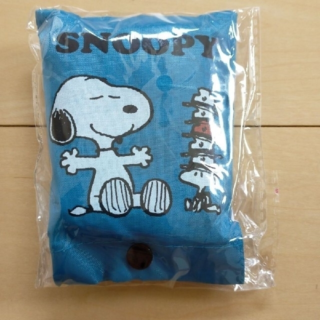 SNOOPY(スヌーピー)の新品✨スヌーピーエコバッグ　ポーチ付き　ブルー&グリーン2個セット エンタメ/ホビーのおもちゃ/ぬいぐるみ(キャラクターグッズ)の商品写真