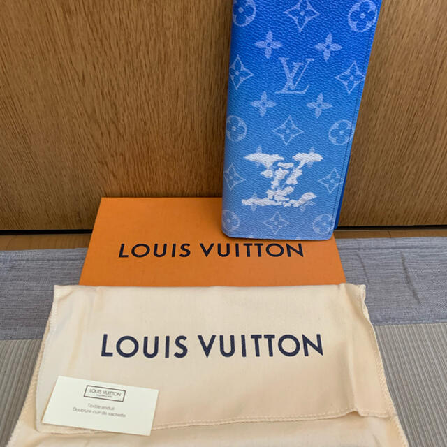 VUITTON モノグラムクラウズポルトフォイユ・ブラザ