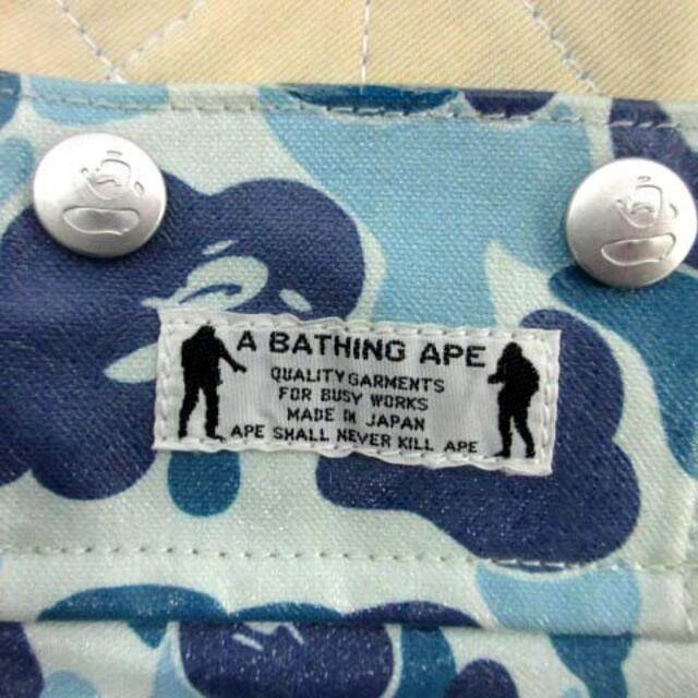 A BATHING APE(アベイシングエイプ)のアベイシングエイプ カモフラボストンバッグ ハンドバッグ ライトブルー 青 レディースのバッグ(ボストンバッグ)の商品写真