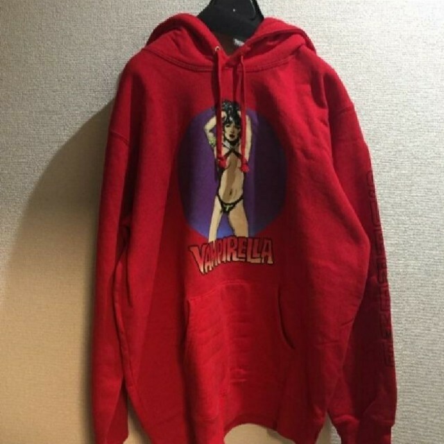 Supreme(シュプリーム)のSupreme Vampirella Hooded Sweatshirt メンズのトップス(パーカー)の商品写真