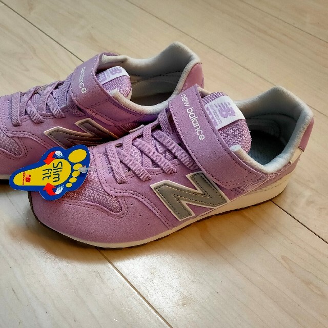 New Balance(ニューバランス)のNB ニューバランス　ジュニアスニーカー　23cm キッズ/ベビー/マタニティのキッズ靴/シューズ(15cm~)(スニーカー)の商品写真