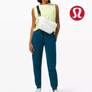 ルルレモン(lululemon)の新品 日本未発売 ルルレモン ホワイト ベルトバッグ ウエストポーチ 3ℓ(ボディバッグ/ウエストポーチ)