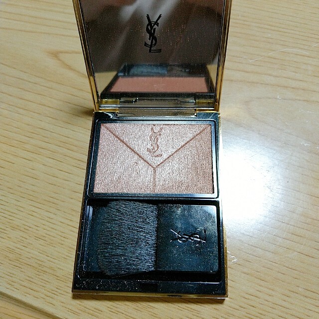 Yves Saint Laurent Beaute(イヴサンローランボーテ)のイブサンローラン　ハイライタークチュール コスメ/美容のベースメイク/化粧品(フェイスパウダー)の商品写真