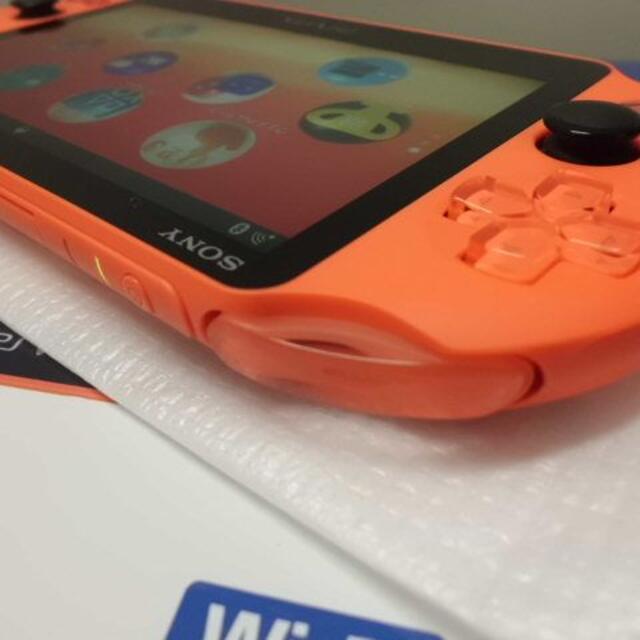 PSVITA PCH-2000 Neon Orangeと8GBメモリーカード