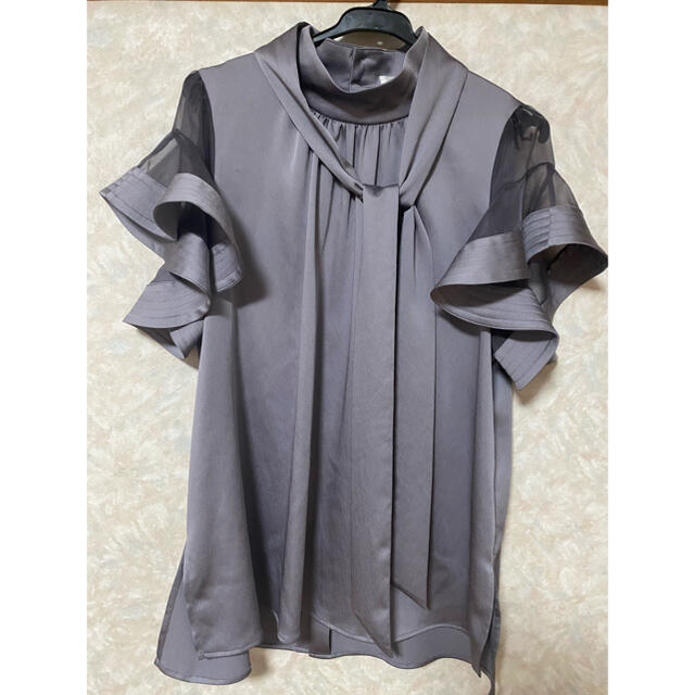 SALE FRAY I.D 新品タグ付き✨ラッフルスリーブ ボウタイブラウス F
