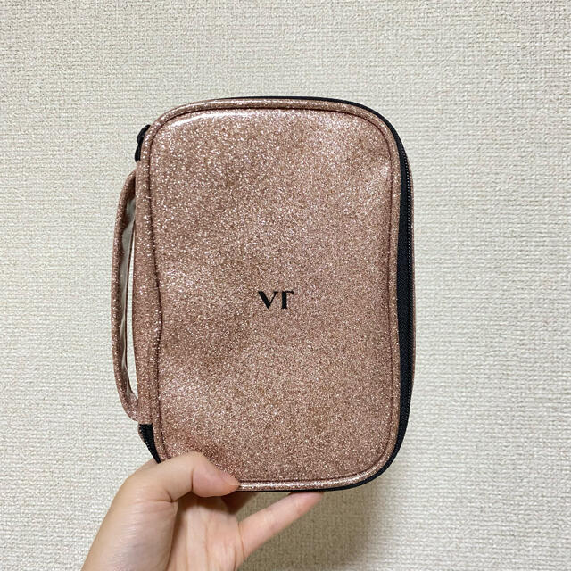 VT ピンクエナメルラメ　化粧ポーチ レディースのファッション小物(ポーチ)の商品写真