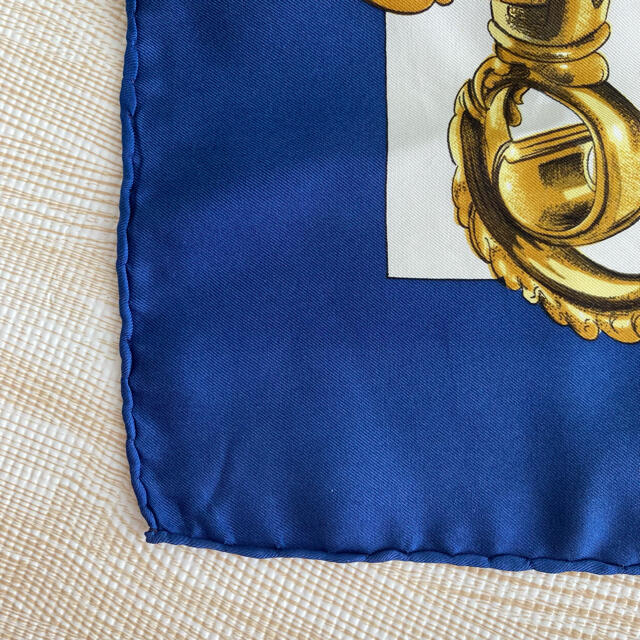 Hermes(エルメス)のエルメス スカーフ カレ90 ネイビー ゴールド レディースのファッション小物(バンダナ/スカーフ)の商品写真