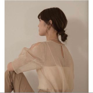 カスタネ(Kastane)のamiur airy open shoulder puff sleeve(シャツ/ブラウス(半袖/袖なし))