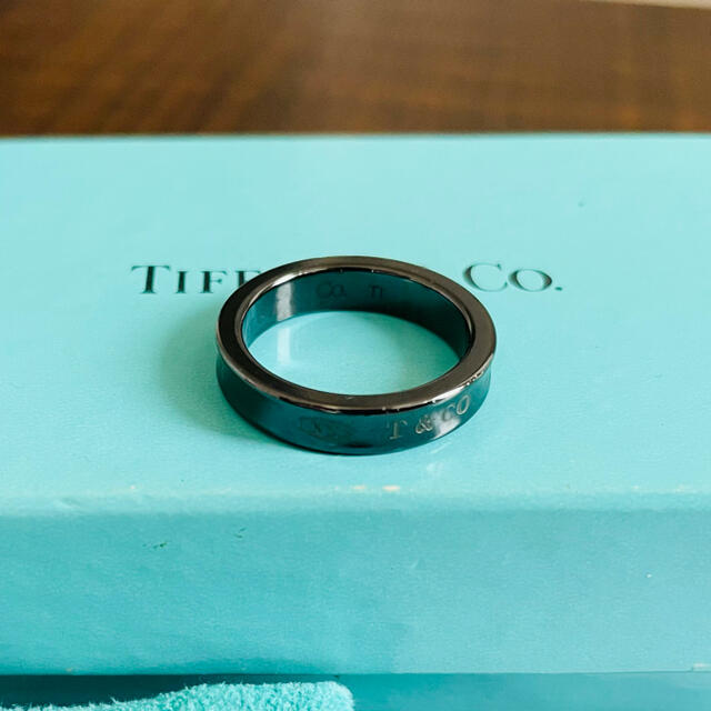 Tiffany & Co.(ティファニー)のTiffany ティファニー 1837 チタン製 ブラック ナローリング メンズのアクセサリー(リング(指輪))の商品写真