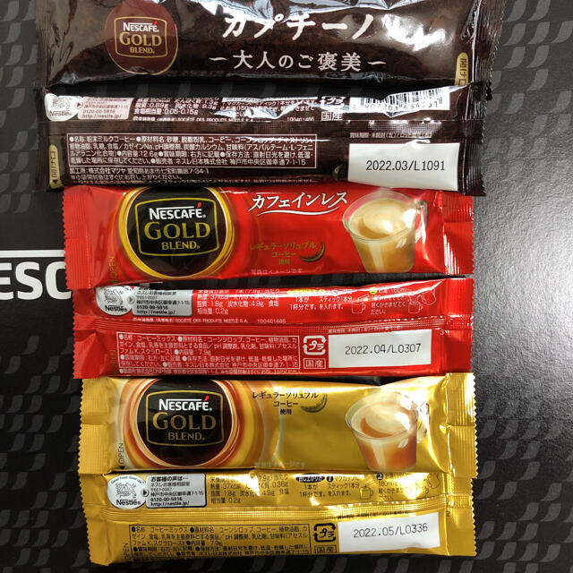 Nestle(ネスレ)のネスカフェゴールドブレンドプレミアムスティックコーヒーギフトセット 食品/飲料/酒の飲料(コーヒー)の商品写真