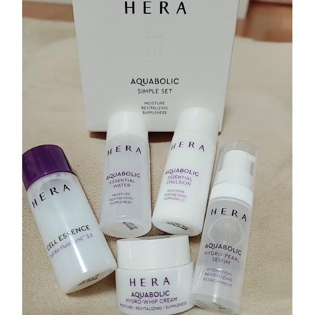 AMOREPACIFIC(アモーレパシフィック)のHERA サンプルセットBLACKPINK ジェニーポストカード コスメ/美容のキット/セット(サンプル/トライアルキット)の商品写真