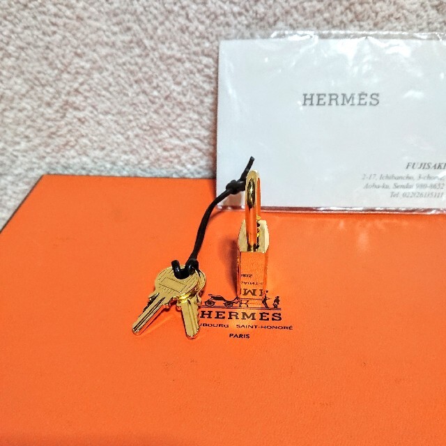 Hermes(エルメス)のHERMES ゴールド カデナパドロック南京錠、鍵2本付き！ メンズのアクセサリー(ネックレス)の商品写真