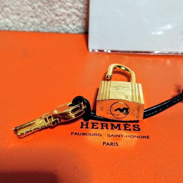 HERMES ゴールド カデナパドロック 南京錠鍵2本(保存袋)付き！