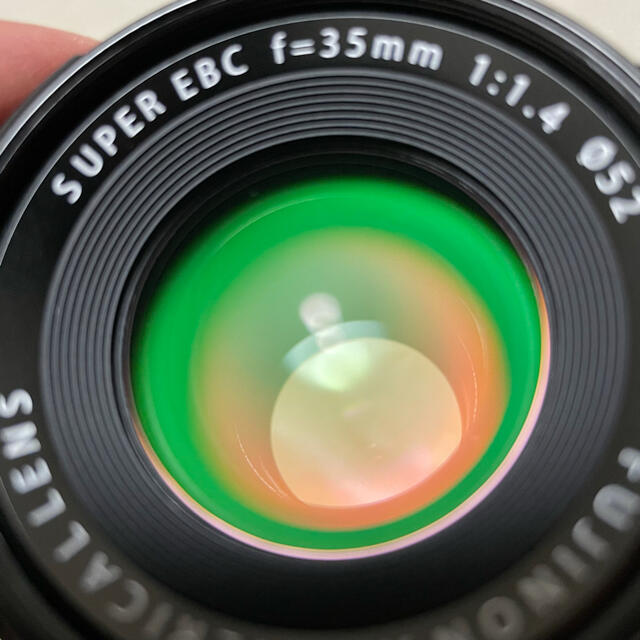 富士フイルム(フジフイルム)の日本製 FUJIFILM FUJINON XF35mm f1.4 R スマホ/家電/カメラのカメラ(レンズ(単焦点))の商品写真