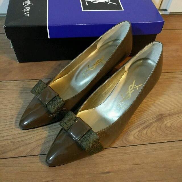Yves Saint Laurent Beaute(イヴサンローランボーテ)の美品　YvesSaintLaurent　パンプス レディースの靴/シューズ(ハイヒール/パンプス)の商品写真
