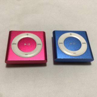 アップル(Apple)のiPod shuffle 4世代　2GB  作動品2個セット(ポータブルプレーヤー)
