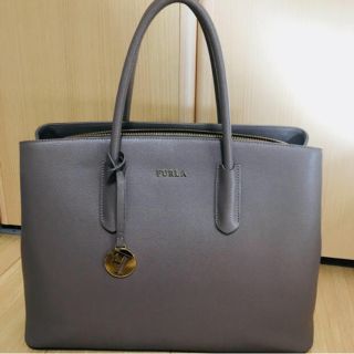 フルラ(Furla)の美品‼️【FURLA】トートバッグTESSA Lサイズ(グレージュ) (トートバッグ)