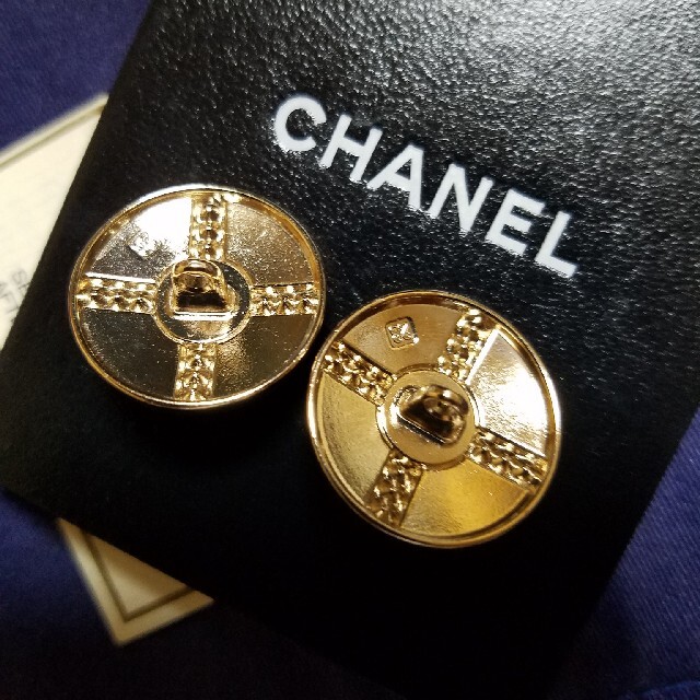 CHANEL(シャネル)のCHANELボタン♡ ハンドメイドの素材/材料(各種パーツ)の商品写真