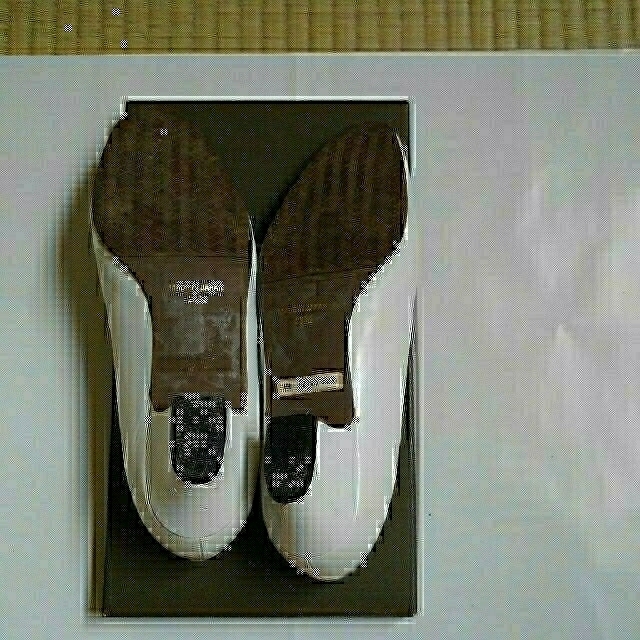 ローヒールパンプス　白 レディースの靴/シューズ(ハイヒール/パンプス)の商品写真