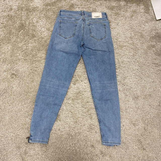 ZARA(ザラ)のZARA ダメージデニム スキニー　36 レディースのパンツ(スキニーパンツ)の商品写真