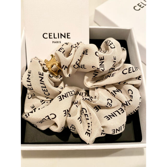 celine(セリーヌ)の大人気！CELINE ロゴ　シュシュ　ホワイト レディースのヘアアクセサリー(ヘアゴム/シュシュ)の商品写真