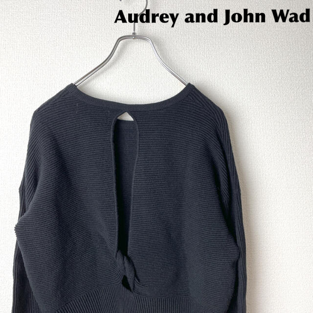 Audrey and John Wad／バックオープンニット