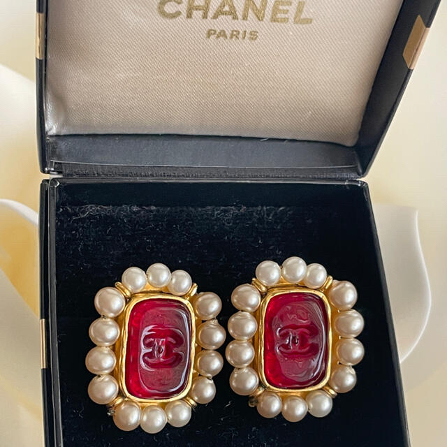 CHANEL(シャネル)の激レア！vintage CHANEL イヤリング　グリポア×パール　 レディースのアクセサリー(イヤリング)の商品写真