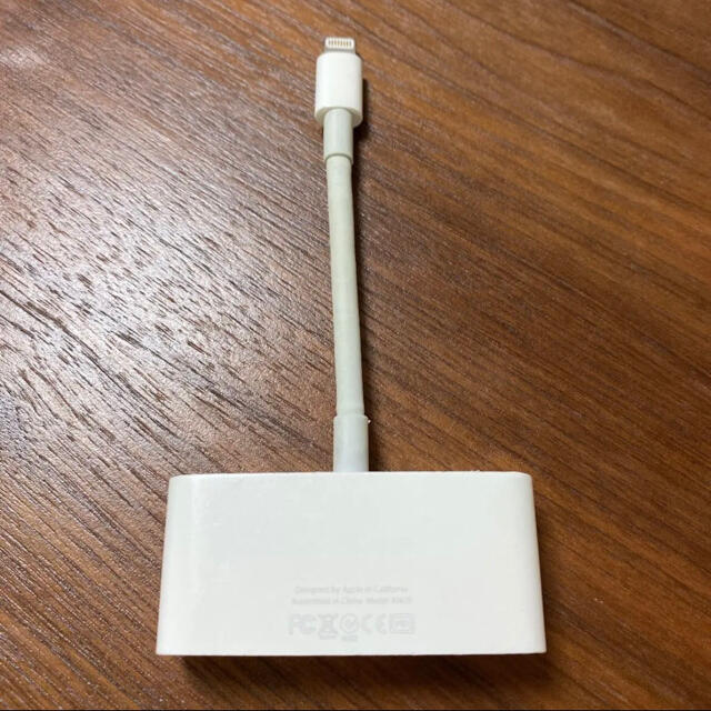 Apple 純正 lightning VGAアダプター