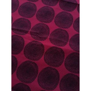 マリメッコ(marimekko)のプナピップリ　マリメッコ　marimekko  生地　赤　レア　布　ハンドメイド(生地/糸)