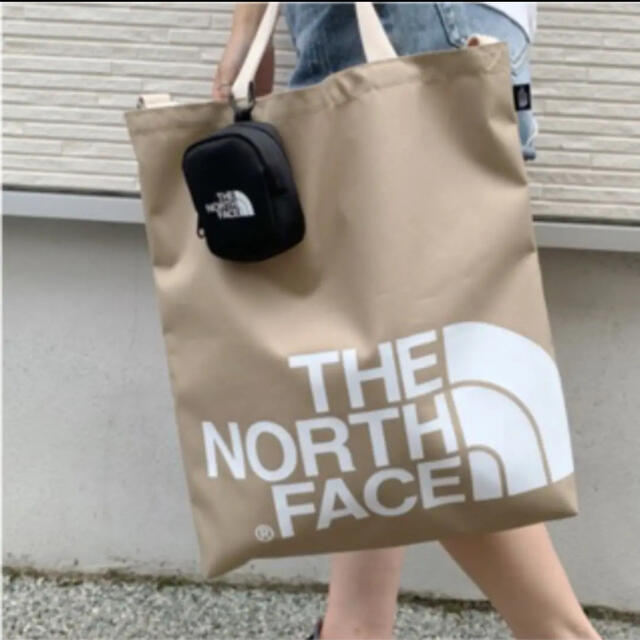 THE NORTH FACE(ザノースフェイス)の【未開封新品】ノースフェイス　ミニポーチ　マルチコインケース　カラビナ付　黒色 レディースのファッション小物(ポーチ)の商品写真