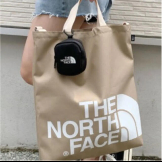 THE NORTH FACE(ザノースフェイス)の【未開封新品】ノースフェイス　ミニポーチ　マルチコインケース　カラビナ付　黒色 レディースのファッション小物(ポーチ)の商品写真