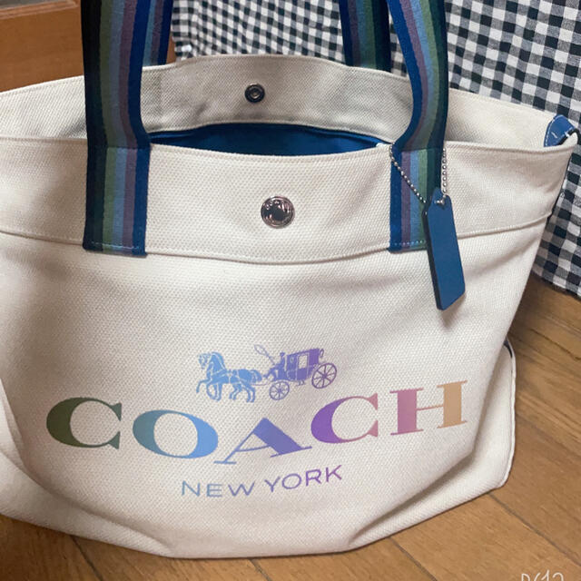 COACH(コーチ)のCOACH トートバック　白 レディースのバッグ(トートバッグ)の商品写真