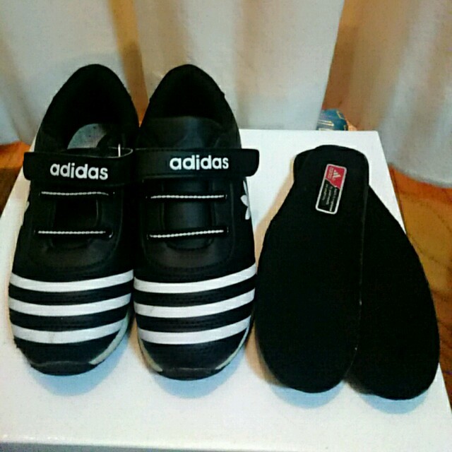 adidas(アディダス)のアディダス☆スニーカー キッズ/ベビー/マタニティのキッズ靴/シューズ(15cm~)(スニーカー)の商品写真