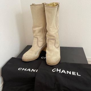 シャネル(CHANEL)の値下げ9/16CHANEL  オフホワイト　ブーツ　ロゴマーク(ブーツ)