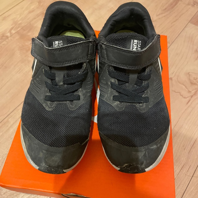 NIKE(ナイキ)のフラペチーノ様専用　NIKEスニーカー　キッズ　ジュニア靴　ｽﾀｰﾗﾝ キッズ/ベビー/マタニティのキッズ靴/シューズ(15cm~)(スニーカー)の商品写真