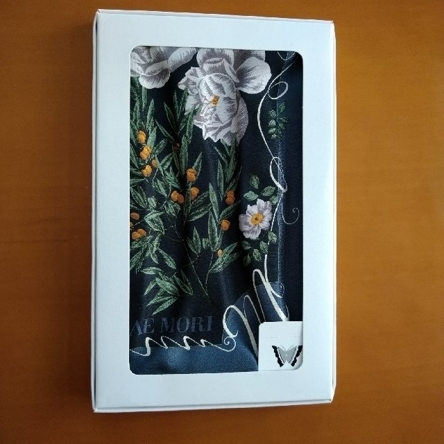 HANAE MORI(ハナエモリ)の大判　スカーフ　HANAE MORI レディースのファッション小物(バンダナ/スカーフ)の商品写真