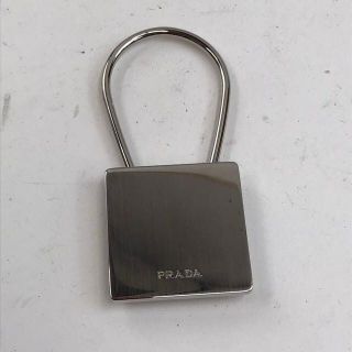 プラダ(PRADA)のPRADA プラダ 南京錠 キーホルダー シルバー レディース ブランド(キーホルダー)