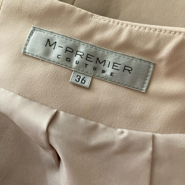 M-premier(エムプルミエ)のM-premier エムプルミエ   ベージュスカート レディースのスカート(ひざ丈スカート)の商品写真