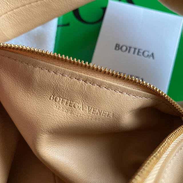 Bottega Veneta(ボッテガヴェネタ)のBOTTEGA VENETA ミニバッグ　アーモンド レディースのバッグ(ハンドバッグ)の商品写真