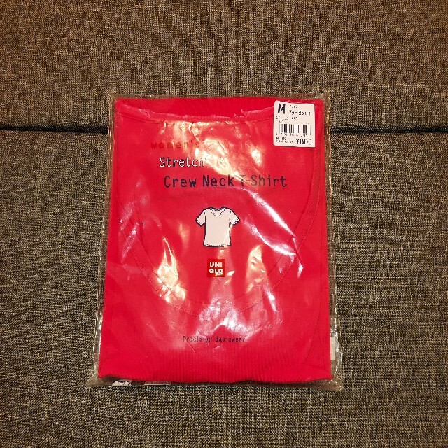UNIQLO(ユニクロ)の【未使用】ユニクロ　半袖　赤シャツ レディースのトップス(Tシャツ(半袖/袖なし))の商品写真