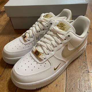 NIKE - 24 NIKE AIR FORCE 1 07 エッセンシャル ベージュの通販 by 金